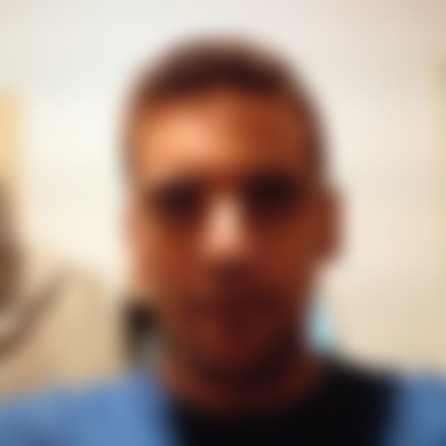 iouiou (42) aus Zürich