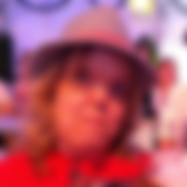 Colette (52) aus 