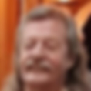 vonadelloek (75) aus Heusenstamm