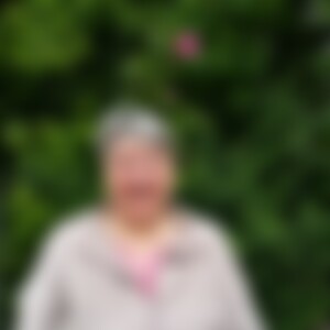 Rofa (66) aus Hof