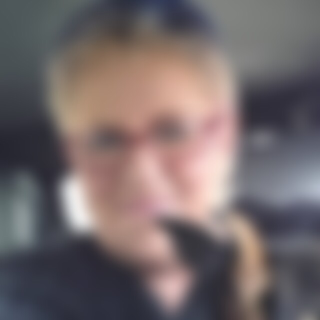 Nini (60) aus Neuburg