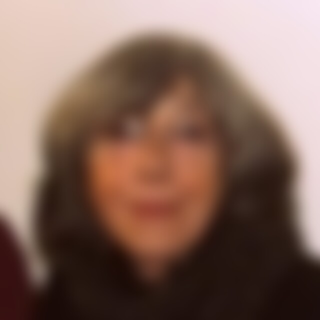 Rosarotmund (76) aus Darmstadt