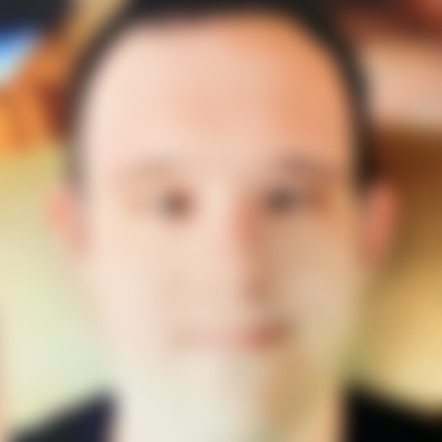 ROBERTHERZ (33) aus FREIBURG