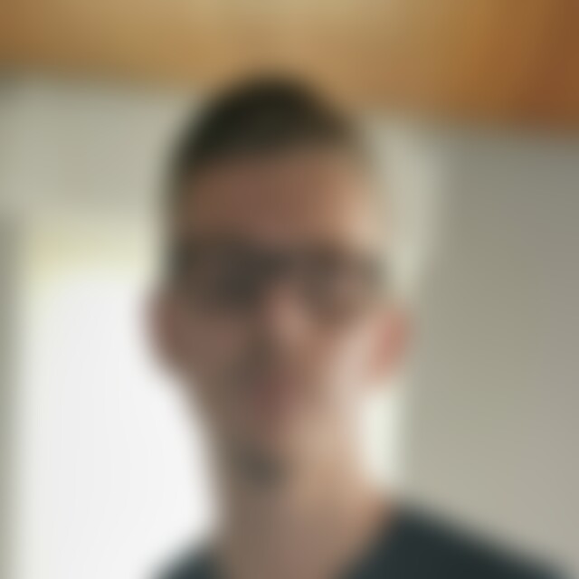 YoshiSan (31) aus Potsdam