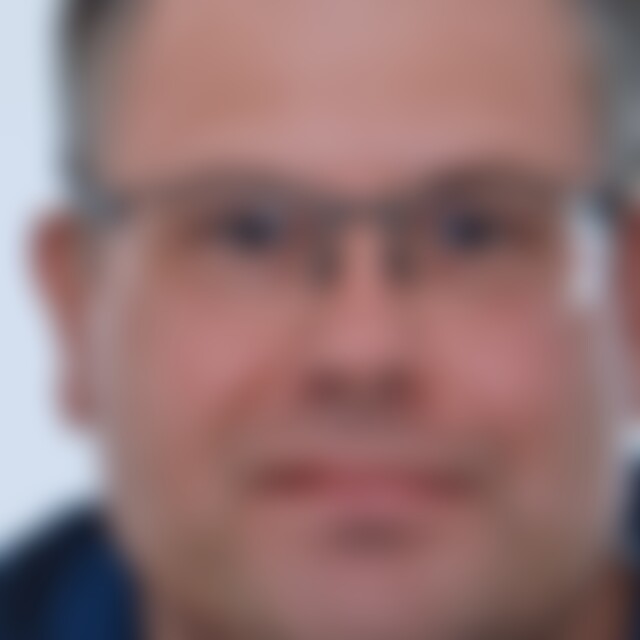 Thom5676 (48) aus Burgen