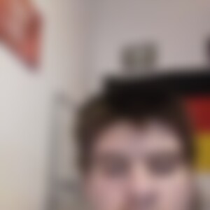 jsjajiwiwiw (28) aus Halle