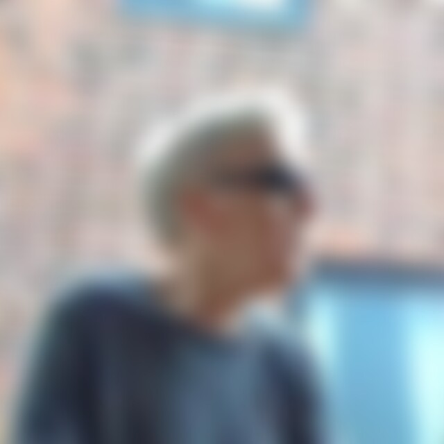 you (70) aus Nähe BHV