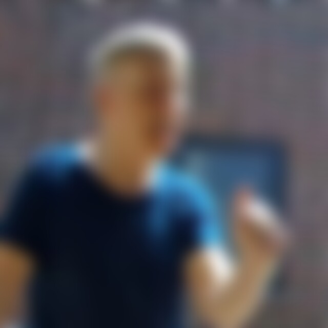 you (70) aus Nähe BHV