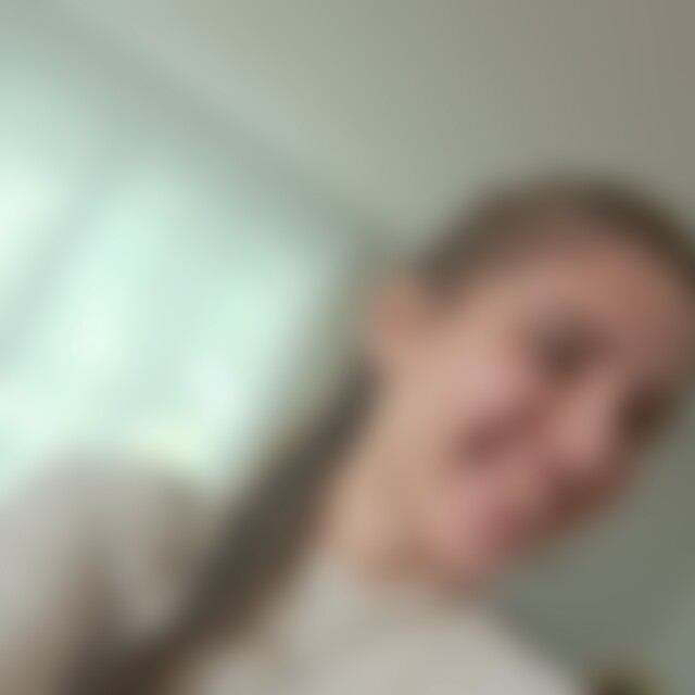 Nomsi (24) aus Bern