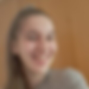 Nomsi (24) aus Bern