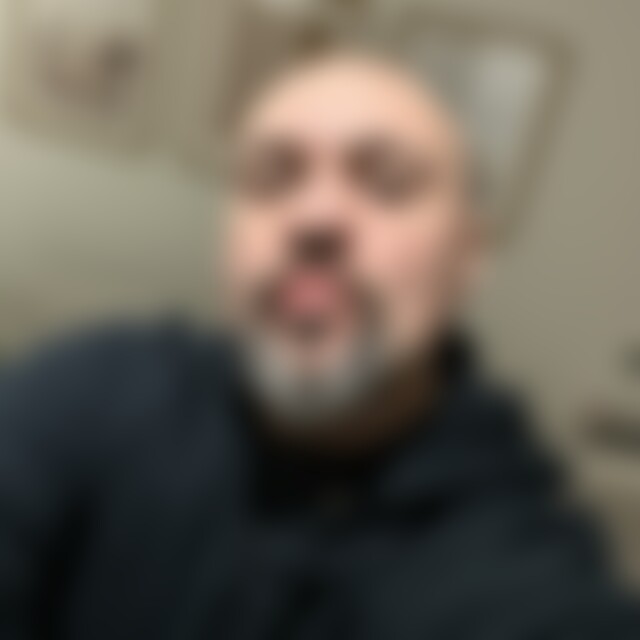 Oezjani (42) aus Wien