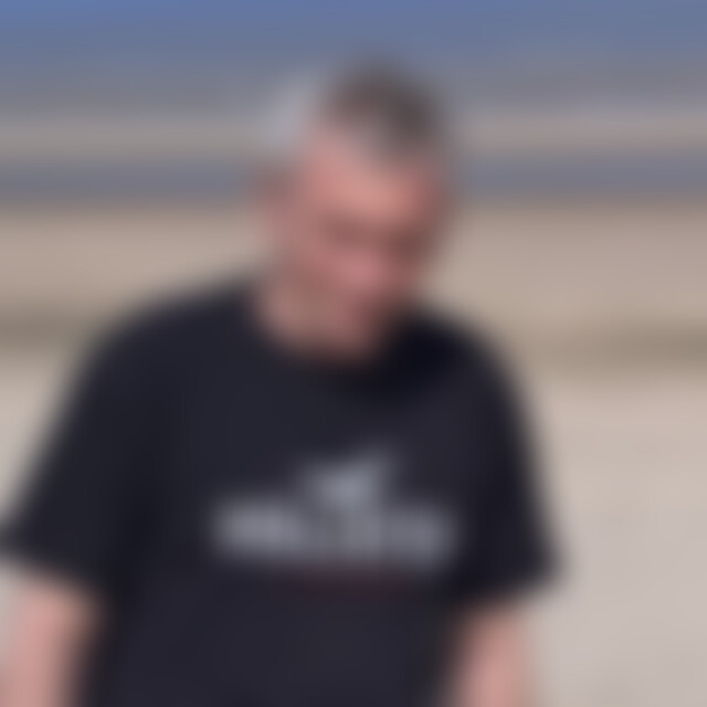Grandland (68) aus Leverkusen