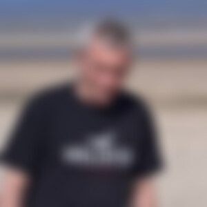 Grandland (68) aus Leverkusen