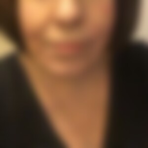 Julia33 (48) aus Oberhausen