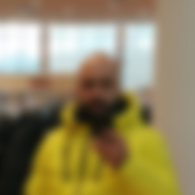 Nassuri (44) aus Köln
