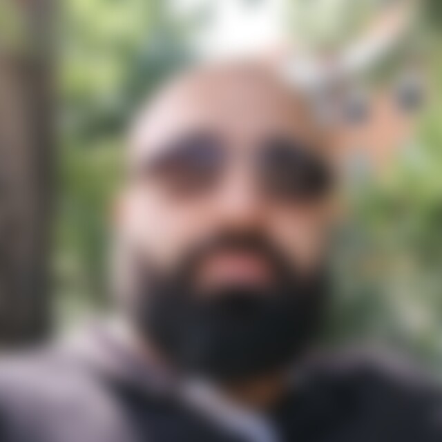 Nassuri (44) aus Köln