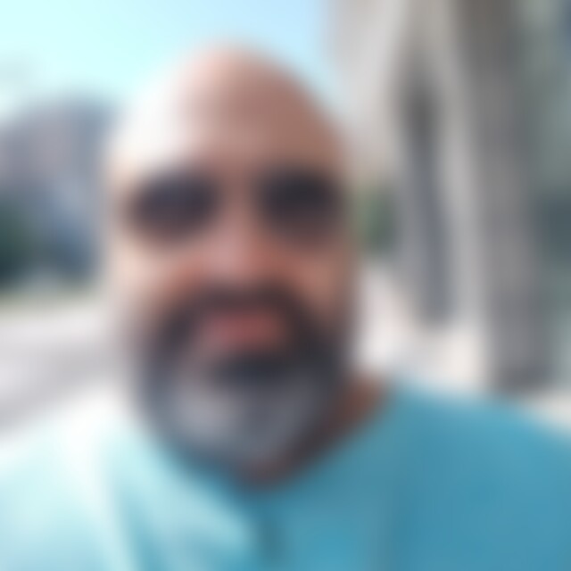 Nassuri (44) aus Köln